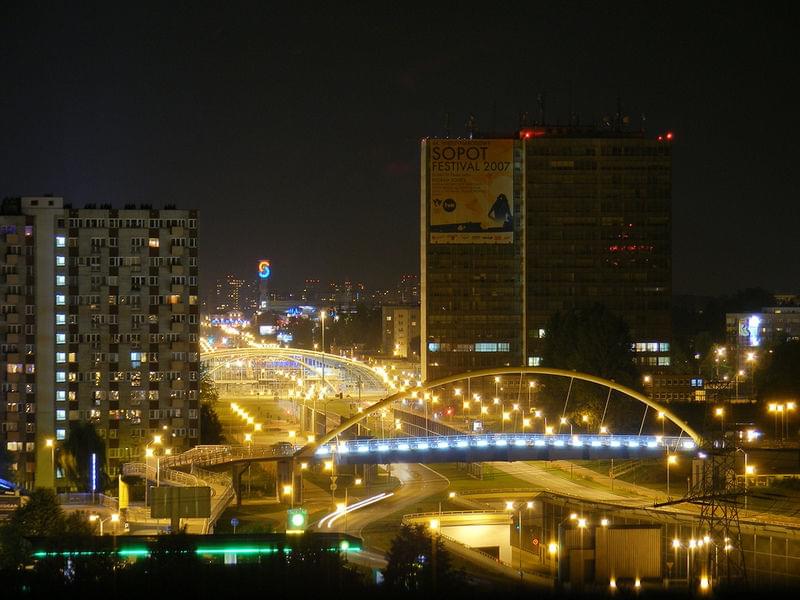 Roździeńskiego Avenue and entrance to the tunnel under the Roundabout, DOKP building on the right