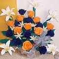 pomarańczowe i granatowe róże wykonane z bibuły + biała lilia z krepiny + białe kwiatki z krepiny + dodatki,średnica kompozycji ok. 80 cm, #artystyczne #bibułkarstwo #BożeNarodzenie #bukiety #chrzest #dekoracje #dekoratorstwo #DlaBabci