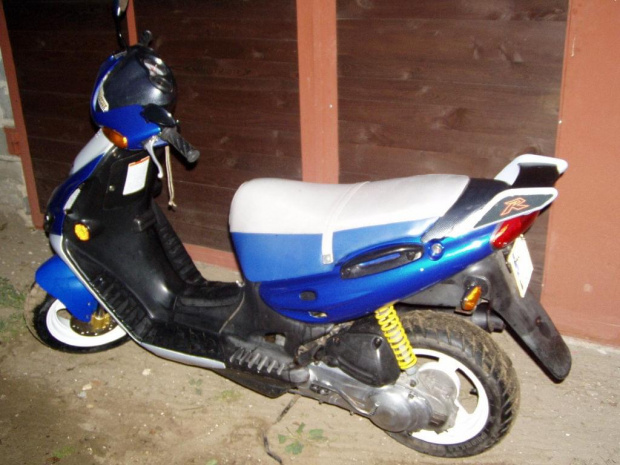 MOJA KATANA. ROK 2003, przebieg 8000km, wersja AC, stożek TNT, polerka pokrywy. **trochę wyszła brudno**