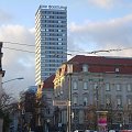 80. Jedyny we Frankfurcie wieżowiec - der Oderturm, charakterystyczny, centralny punkt miasta - miejsce spotkań młodych ludzi.