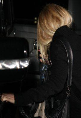 Ashley leaving Neil George Hair Salon-paparazzi grudzień 2007