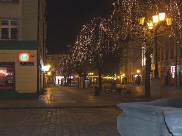 Świdnicki Rynek światecznym wieczorem