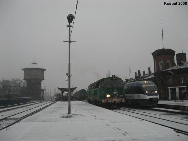 06.01.2008 Od strony wieży SA105-101, SU45-097, pociąg NEB.