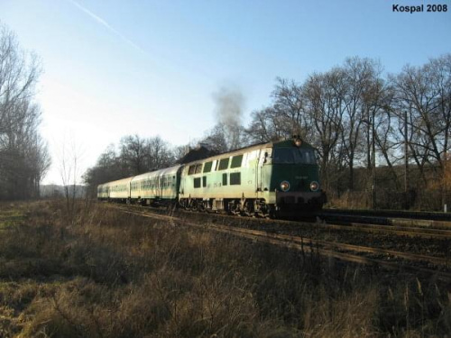 13.01.2008 (Dąbroszyn) SU45-097 z pociągiem osobowym z
Kostrzyna do Krzyża.