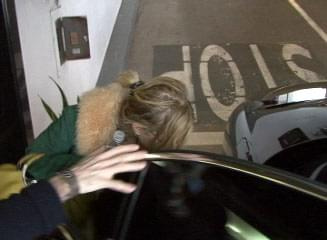 MK leaving home after she knows about Heath Ledgers death-paparazzi styczeń 2007