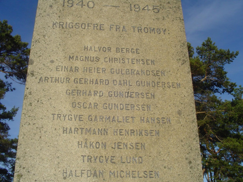pomnik ku pamięci obrońców Tromoy
