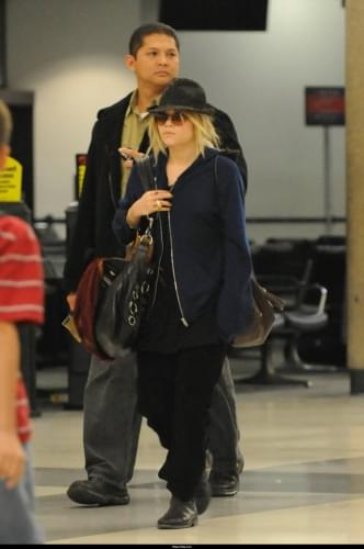 MK arrives into LAX Airport-paparazzi luty 2008