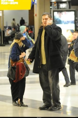 MK arrives into LAX Airport-paparazzi luty 2008