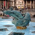 Londyn, Trafalgar Square i piękna fontanna. Miejsce spotkań wielu ludzi. #Londyn #TrafalgarSquare #fontana