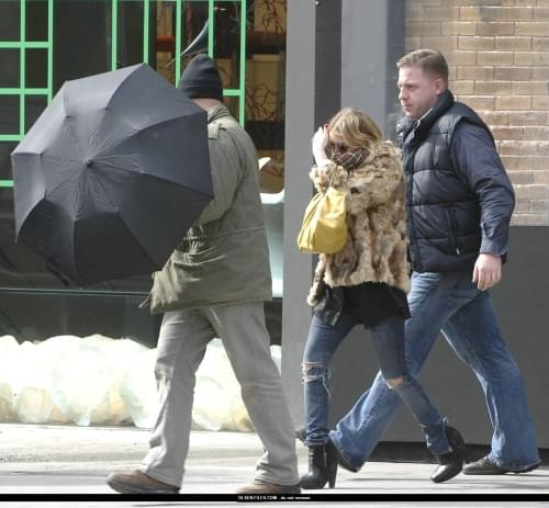 MK with her bodyguard in NYC-paparazzi luty 2008