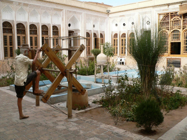 Yazd - muzeum khanatów (podziemnej kanalizacji wodnej budowanej od czasów Sasanidów - Yazd znajduje się na skraju pustyni)