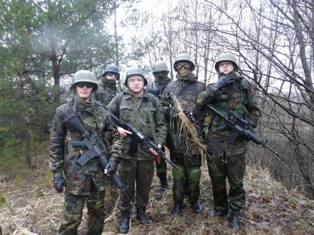 ***PRZEDMIOTY MAJĄCE ZNAKI SWASTYKI , LUB INNE ZNAKI FASZYSTOWSKIE MAJĄ JEDYNIE CHARAKTER KOLEKCJONERSKI, LUB SĄ PRZEZNACZONE DO REKONSTRUKCJI HISTORYCZNEJ ! W ŻADNYM WYPADKU NIE PROPAGUJĄ , ANI NIE NAWOŁUJĄ DO IDEOLOGII FASZYSTOWSKIEJ !!!