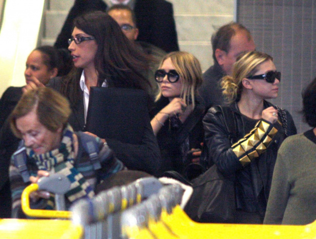 MK and Ash arrive in Paris-paparazzi luty 2008