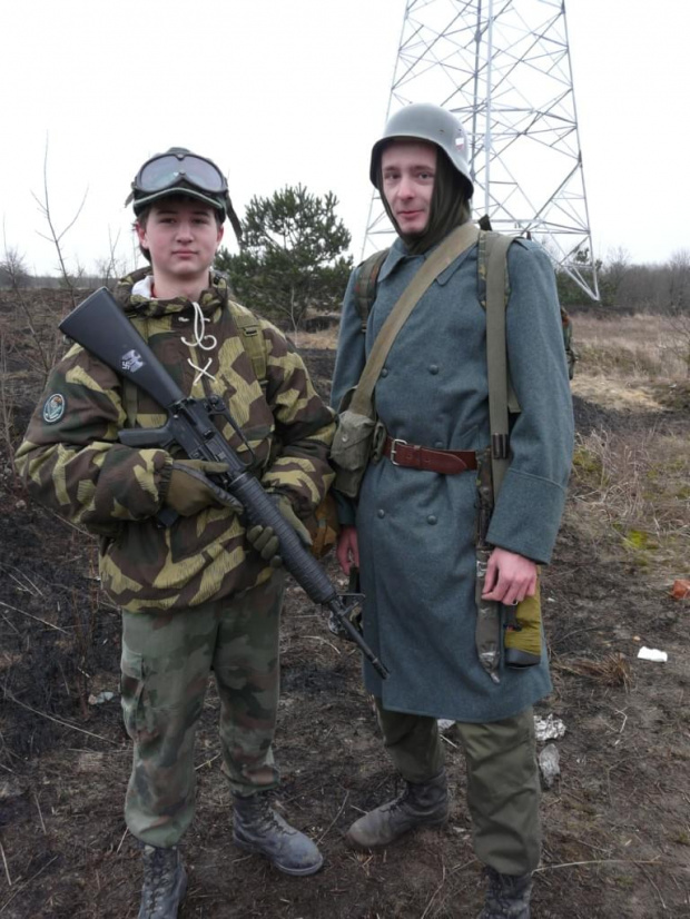 ***PRZEDMIOTY MAJĄCE ZNAKI SWASTYKI , LUB INNE ZNAKI FASZYSTOWSKIE MAJĄ JEDYNIE CHARAKTER KOLEKCJONERSKI, LUB SĄ PRZEZNACZONE DO REKONSTRUKCJI HISTORYCZNEJ ! W ŻADNYM WYPADKU NIE PROPAGUJĄ , ANI NIE NAWOŁUJĄ DO IDEOLOGII FASZYSTOWSKIEJ !!!