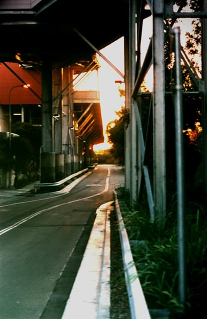 Ulica z boku centrum handlowego Eastgardens, Sydney, foto moja córka #uliczka #CentrumHandlowe #Sydney #PoZachodzie