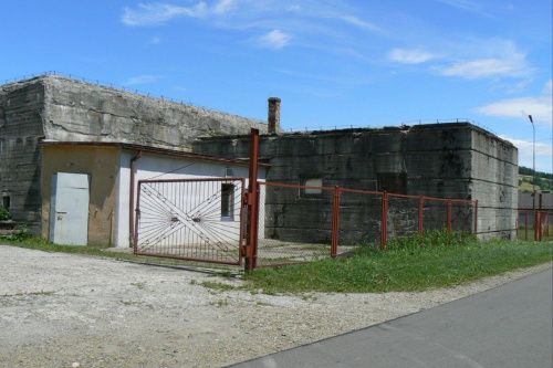 Stępina - bunkry siłowni zaopatrującej "dżdżownicę", czyli schron kolejowy.