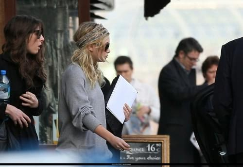 Ash going to Chanel fashion show-paparazzi luty 2008