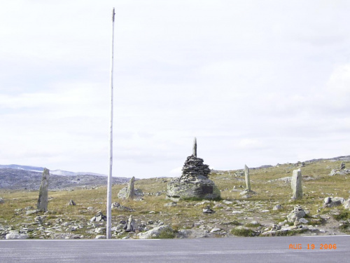 Norwegia-Sognefjellsvegen,pamięci zamarzniętych towarzyszy