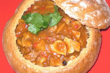 Gulasz z pieczarkami i ziemniakami.Przepisy: www.foody.pl , WWW.kuron.pl i http://kulinaria.uwrocie.info/ #DrugieDania #obiad #mięso #kulinaria #jedzenie #wołowina #gulasz #pieczarki #ziemniaki