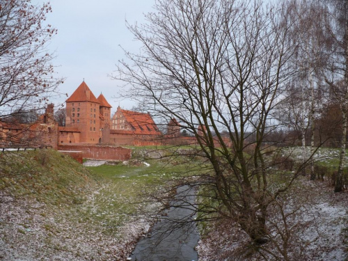 Widok na zamek #rzeka #zamek #Malbork