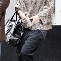 MK leaving a downtown office building-paparazzi marzec 2008