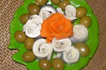 Koreczki śledziowe.Przepisy: www.foody.pl , WWW.kuron.pl i http://kulinaria.uwrocie.info/ #przystawki #ryby #śledź #jedzenie #kulinaria