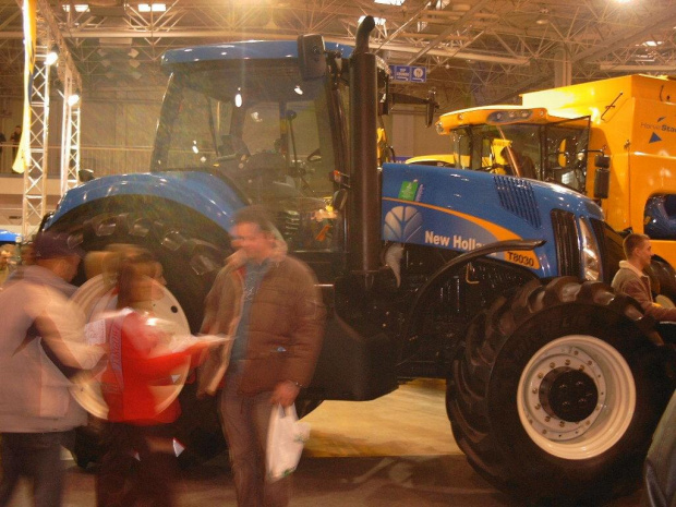 Ciągnik New Holland T8030 #kombajn #traktor #rolnictwo #farmer #wystawa #Poznań