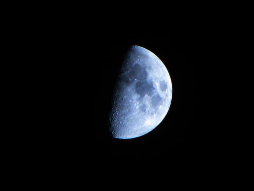 To jedyne miejsce gdzie nie byłem osobiście i raczej już nie będę. Zdjęcie wykonane aparatem Canon S5 IS ze statywem. 12 krotny zoom. #Księżyc #moon #niebo