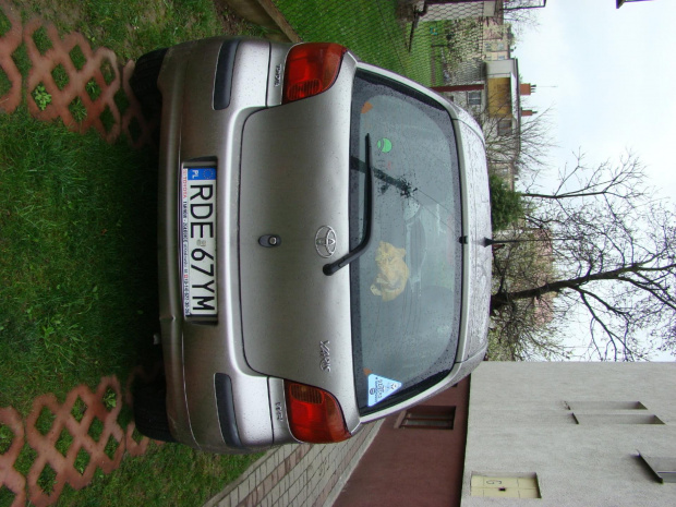 Toyota Yaris 1,3 benzyna 90KM 2003 pażdziernik