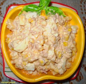 Żółta sałatka z tuńczykiem .Przepisy na : http://www.kulinaria.foody.pl/ , http://www.kuron.com.pl/ i http://kulinaria.uwrocie.info/ #sałatki #tuńczyk #śniadanie #kolacja #jedzenie #kulinaria