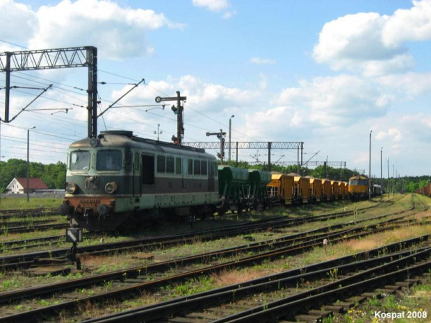 19.05.2008 ST43-338 z skrajnią PNI z Stargadu Szcz do Trzemeszna Lub.
Oczekuje na odjazd z Kostrzyna KoB.