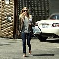 Ashley leaving the Neil George Hair Salon-paparazzi kwiecień 2008