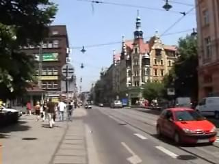 Główna ulica Gliwic. Widok od UM w kierunku dworca PKP