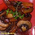 Marchewki z pieczarkami w woka.Przepisy na : http://www.kulinaria.foody.pl/ , http://www.kuron.com.pl/ i http://kulinaria.uwrocie.info #jarzynka #wok #marchew #pieczarki #obiad #surówka #jedzenie #kulinaria #PrzepisyKulinarne