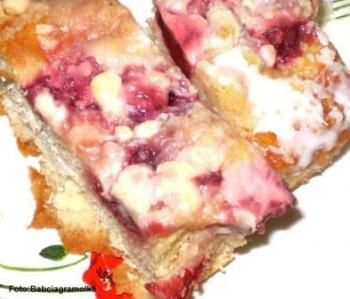 Placek półkruchy z owocami .Przepisy na : http://www.kulinaria.foody.pl/ , http://www.kuron.com.pl/ i http://kulinaria.uwrocie.info #ciasta #placek #desery #Wielkanoc #podwieczorek #jedzenie #kulinaria #słodkości #gotowanie #PrzepisyKulinarne