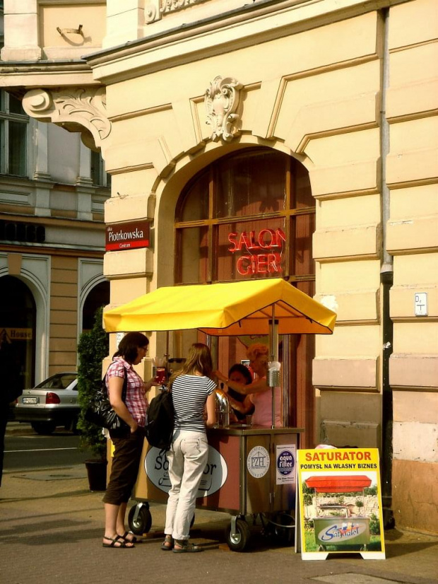 Saturator na Piotrkowskiej w Łodzi