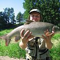 Brzana 76cm. Narew.Okolice Strękowej Góry. Ryba po prawie półgdzinnym holu wypuszczona do wody.