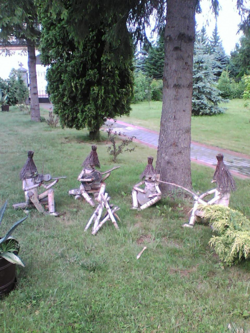 zgrana ekipa #rzeźba #rzeźby #figurki #drewno #drewniane #ogródek