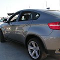 BMW X6 na parkingu w Bułgarii.