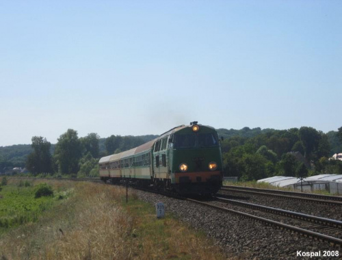 31.07.2008 (Szlak Dąbroszyn - Kamień Mały) SU45-245 opuszcza z dużą prędkością Dąbroszyn z osobowym do Krzyża.