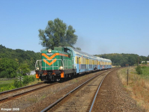31.07.2008 (Dąbroszyn) SM42-042 wjeżdża do Dąbroszyna z pociągiem specjalnym rel.Słupsk - Kostrzyn.