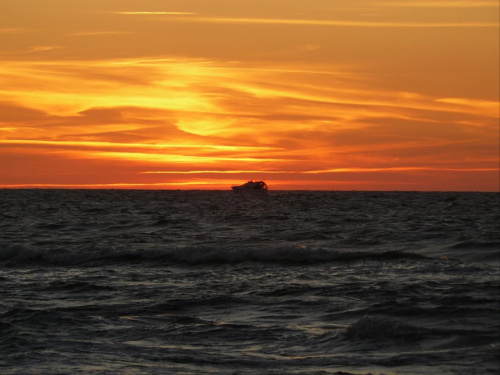 #morze #Bałtyk #jacht #ZachódSłońca #chmury #wakacje #lato #niebo #widoki