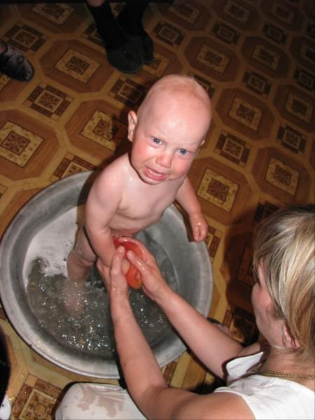 wiejska kąpiel, ihaaa :D Tomkowi się nie podobała, khy khy khy #DzieckoWieśZabawa