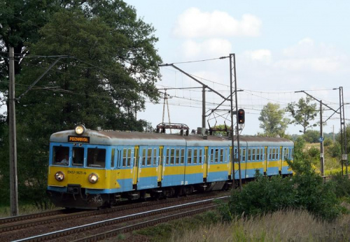 EN57-1825 jako pociąg osobowy z Łodzi do Poznania zbliża się do Ostrowa. 21.08.08r. #kibel #klozet #klop #ezt #jednostka #en57