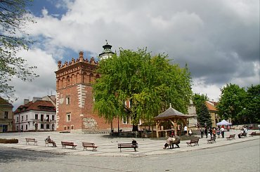Rynek w Sandomierzu #Sandomierz #Polska #Rynek #kamienice #Ratusz #renesansans #kotwica #studnia