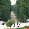 Jedna z wielu ścieżek w ogrodzie Pałacu Schonbrunn