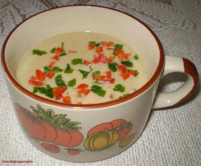 Zupa krem ziemniaczano-jabłkowo-cebulowy z rozmarynem..Przepisy na : http://www.kulinaria.foody.pl/ , http://www.kuron.com.pl/ i http://kulinaria.uwrocie.info #zupy #obiad #ziemniaki #jabłka #cebula #rozmaryn #gotowanie #jedzenie #kulinaria
