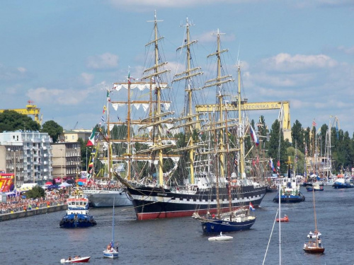Rosyjski "Kruzensztern" wchodzi do portu. #ImprezyPlenerowe #zloty #żaglowce