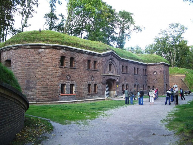 Świnoujście-Fort Gerharda; Centralny Budynek Fortu, pierwotnie reduta, później budynek koszarowo-sztabowy. #wakacje #urlop #podróże #zwiedzanie #militaria #fortyfikacje #forty #FortGerharda #Polska #Świnoujście