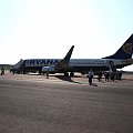 Boeing 737 Ryanair'u na płycie lotniska w Kownie #Boeing737 #Ryanair #lotnisko #LotnictwoPasażerskie #Kowno